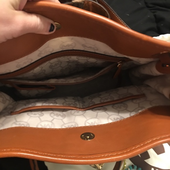 Micheal Kors purse and bracelets and bag - Picture 6 of 8